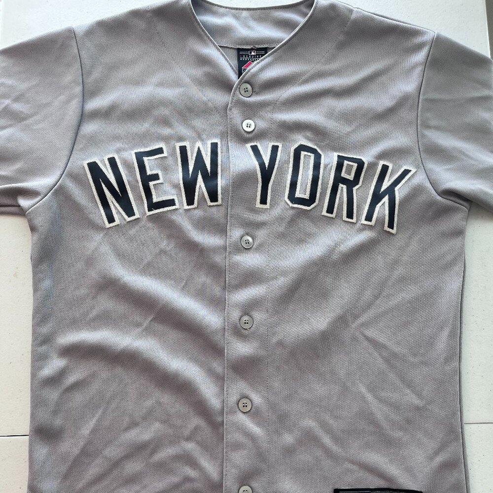 New York Yankees Derek Jeter Replica Jersey